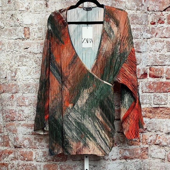 NWT Zara Womenʻs Pleated Wrap Kimono Blouse Large - Picture 1 of 9